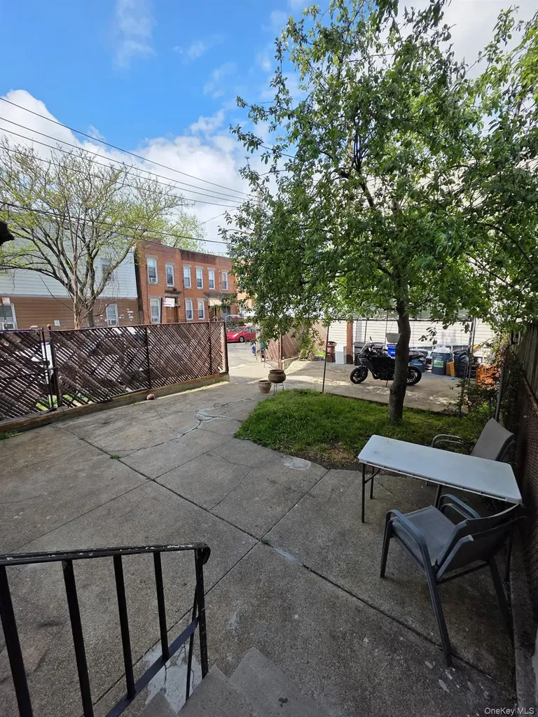 5427 Arnold Avenue Maspeth NY 11378