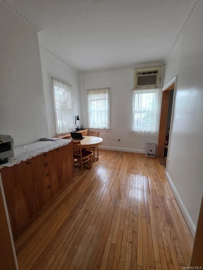 5427 Arnold Avenue Maspeth NY 11378