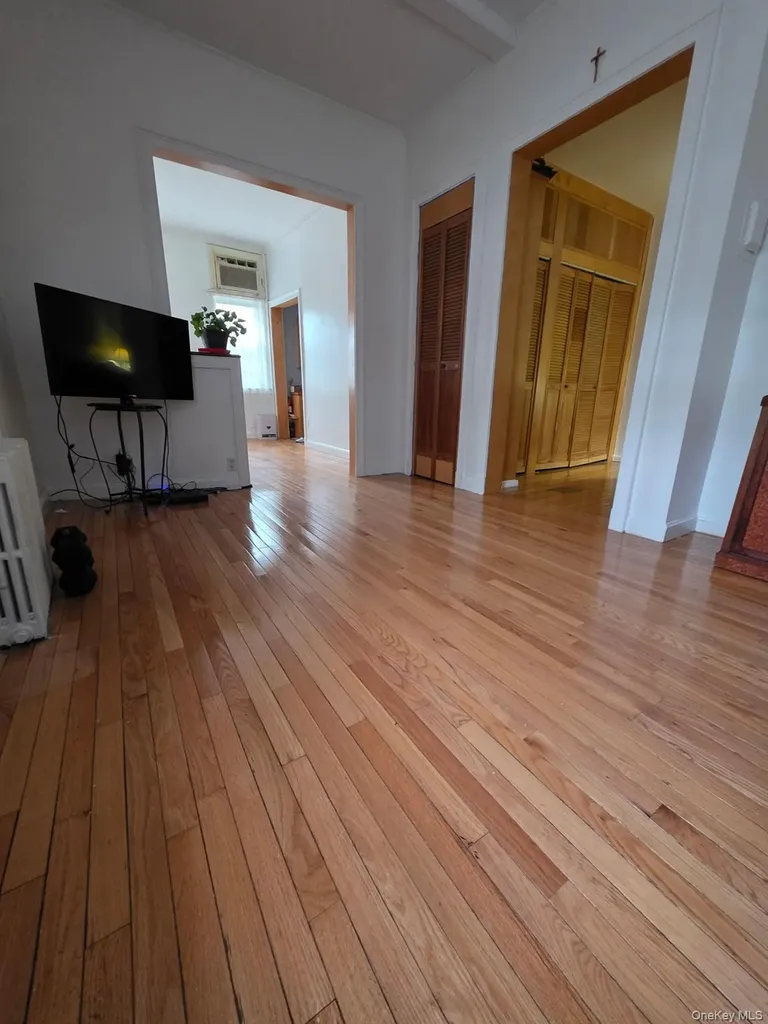 5427 Arnold Avenue Maspeth NY 11378