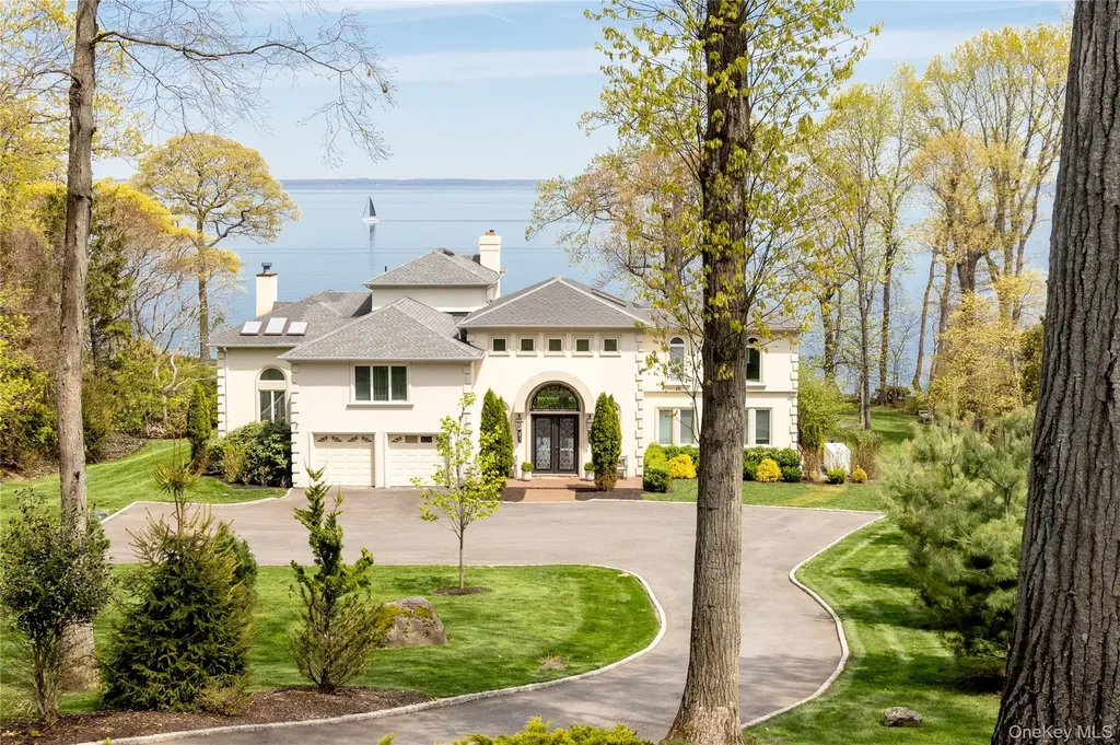 17 Sea Crest Drive Lloyd Neck NY 11743