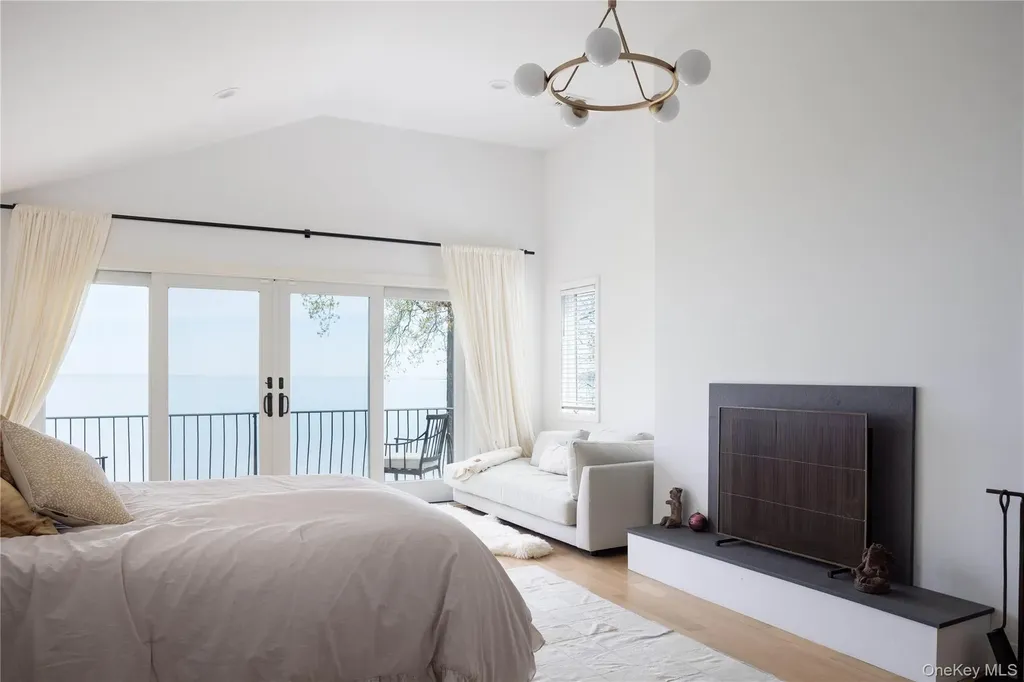 17 Sea Crest Drive Lloyd Neck NY 11743