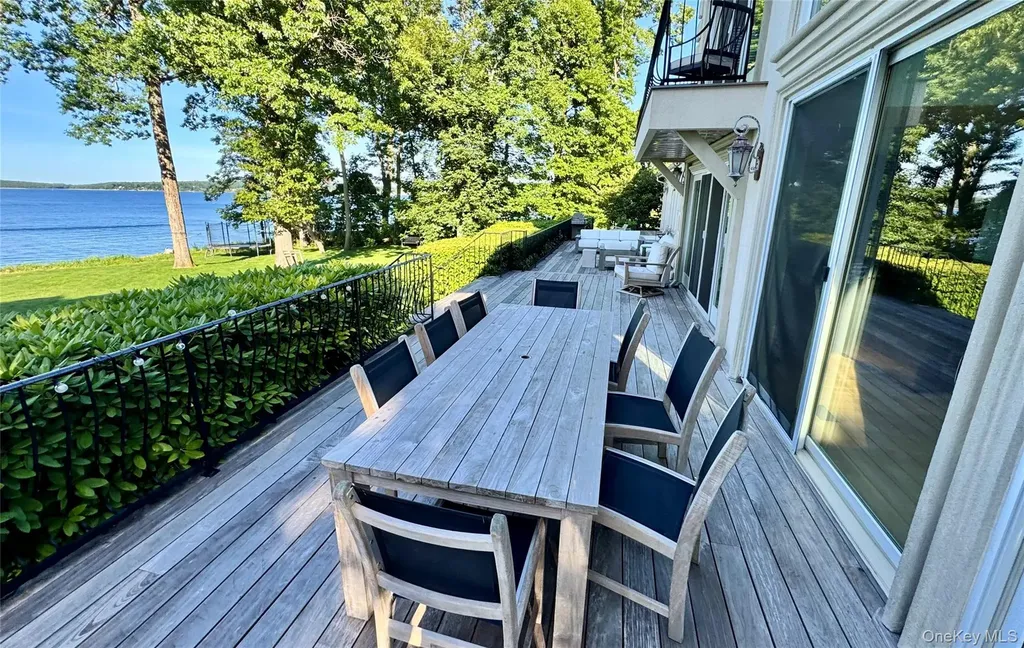 17 Sea Crest Drive Lloyd Neck NY 11743