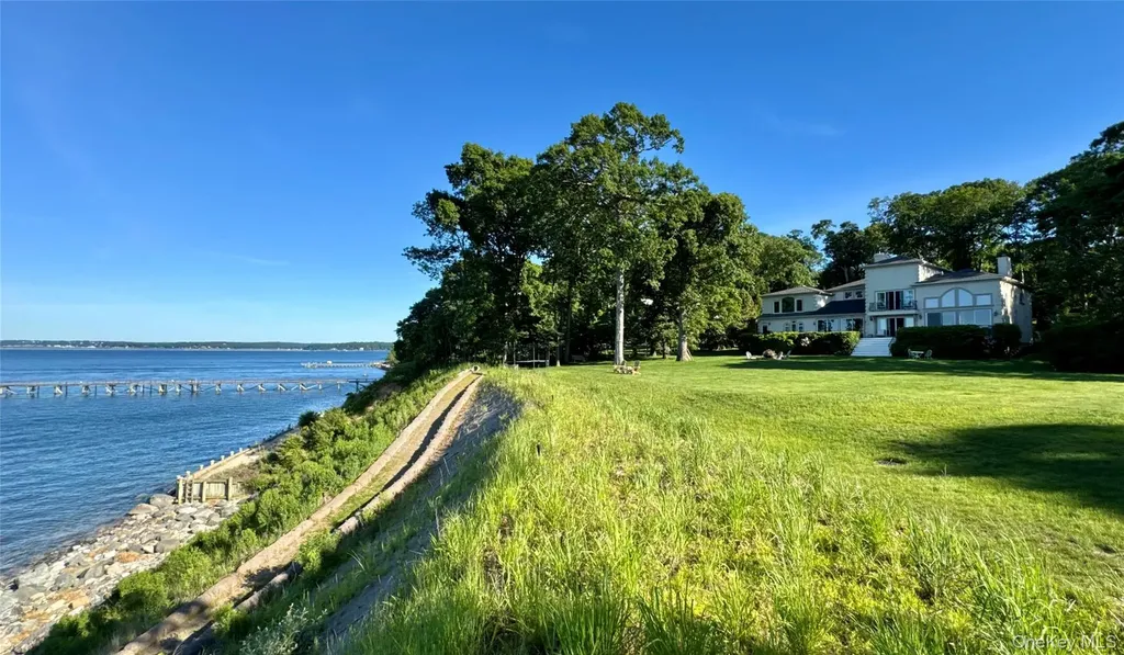 17 Sea Crest Drive Lloyd Neck NY 11743