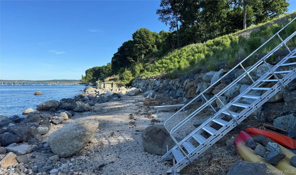 17 Sea Crest Drive Lloyd Neck NY 11743