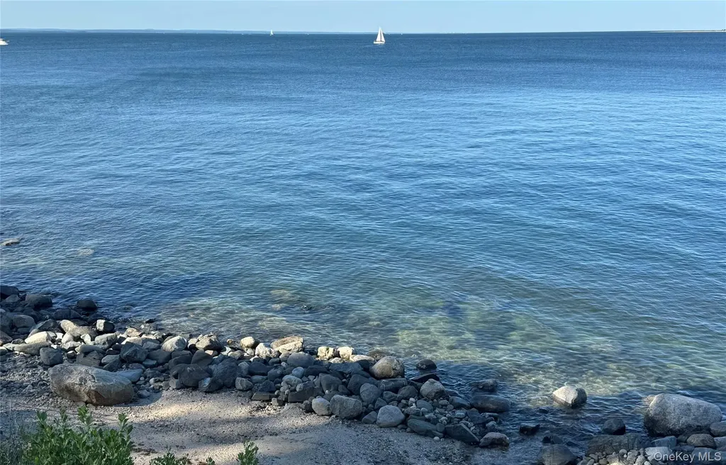 17 Sea Crest Drive Lloyd Neck NY 11743