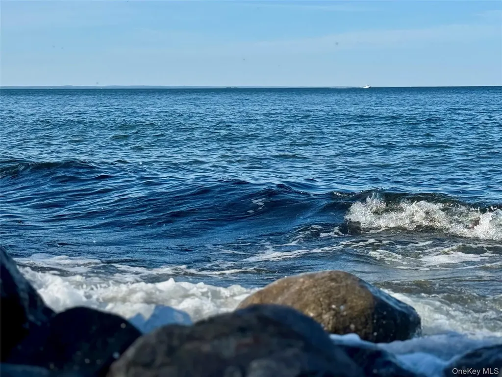 17 Sea Crest Drive Lloyd Neck NY 11743