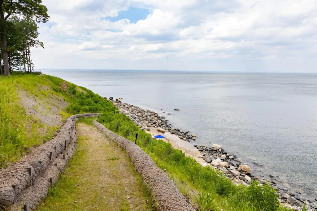 17 Sea Crest Drive Lloyd Neck NY 11743
