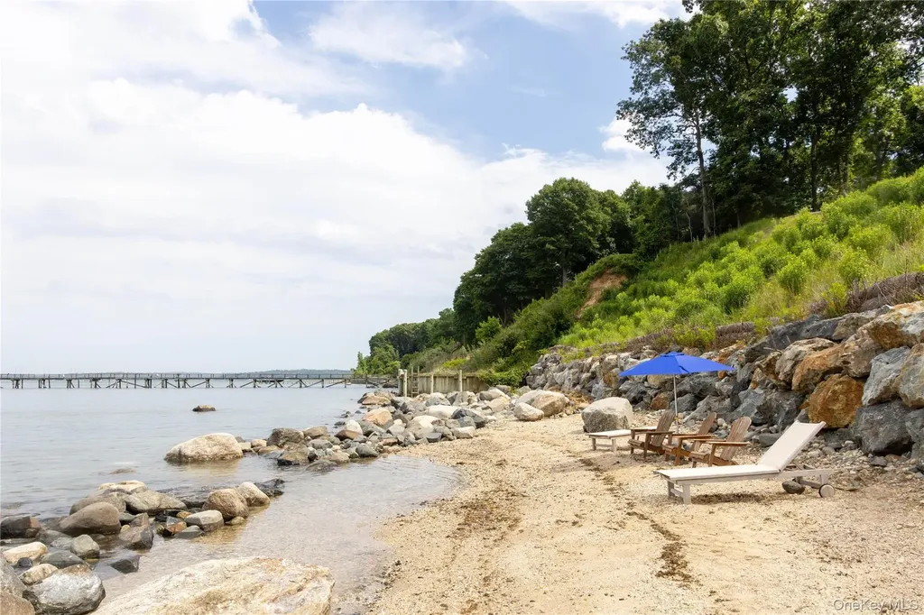 17 Sea Crest Drive Lloyd Neck NY 11743