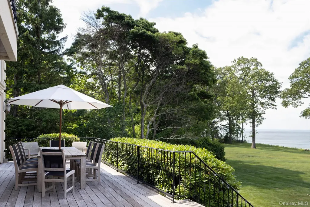 17 Sea Crest Drive Lloyd Neck NY 11743