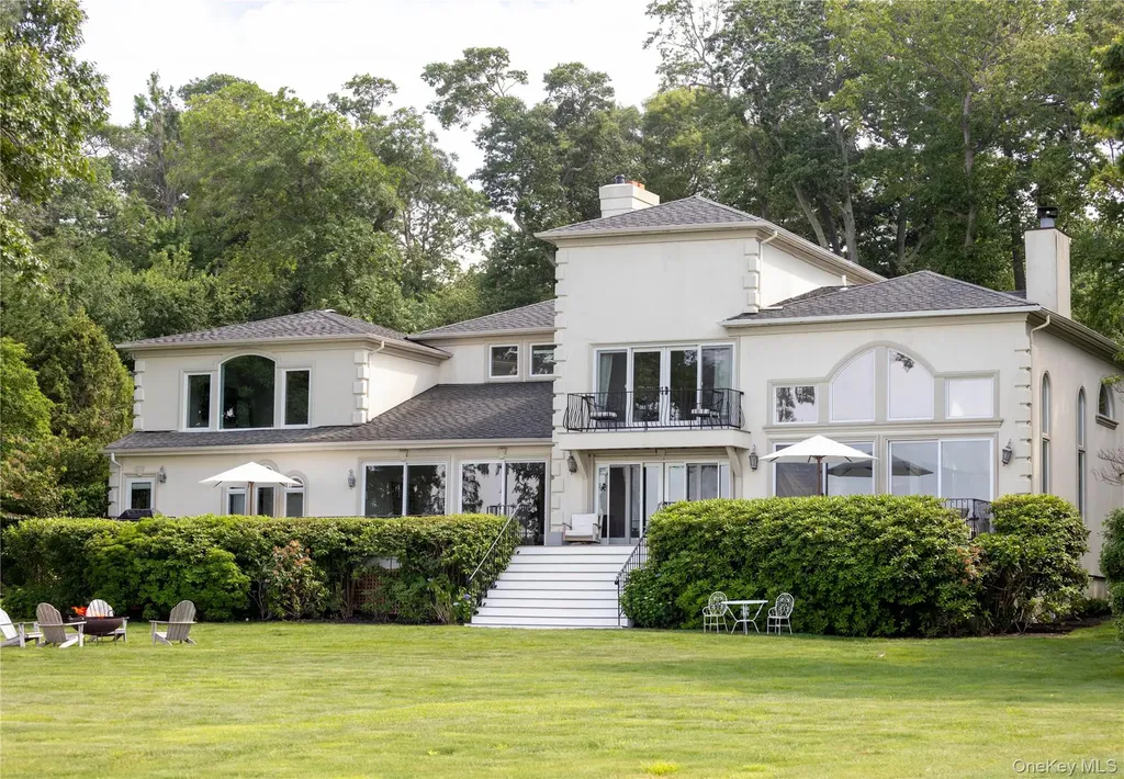 17 Sea Crest Drive Lloyd Neck NY 11743