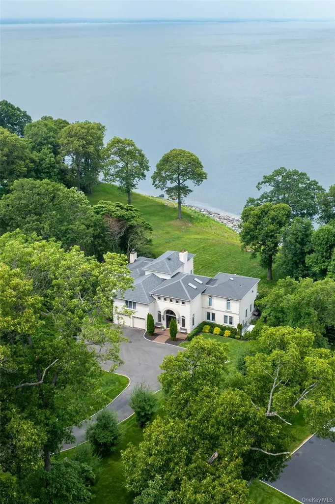 17 Sea Crest Drive Lloyd Neck NY 11743