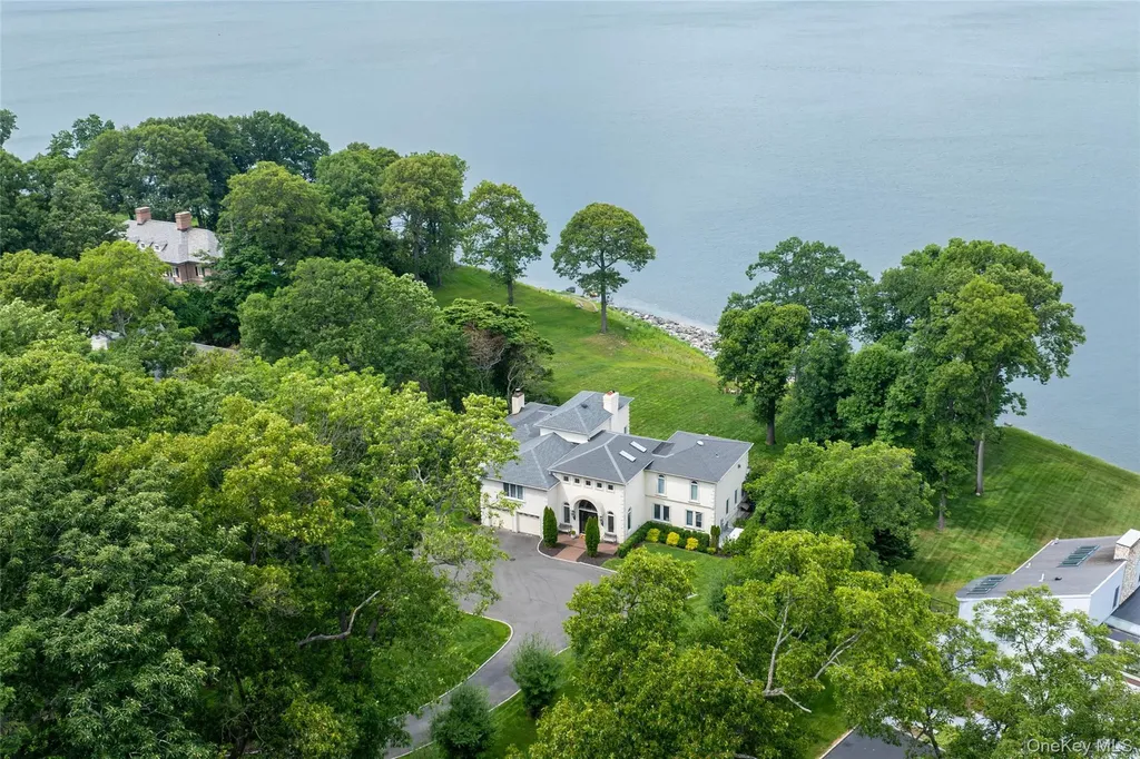 17 Sea Crest Drive Lloyd Neck NY 11743