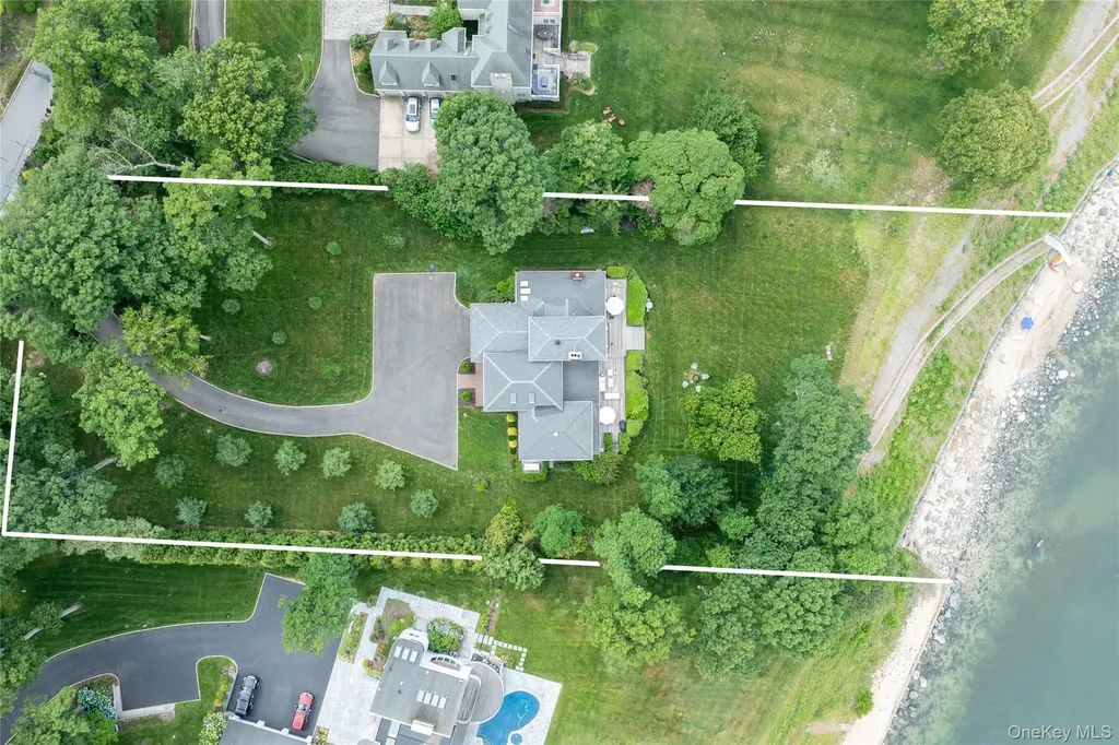 17 Sea Crest Drive Lloyd Neck NY 11743