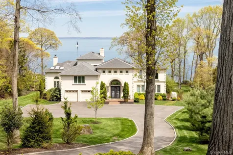 17 Sea Crest Drive Lloyd Neck NY 11743
