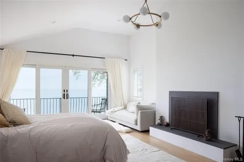 17 Sea Crest Drive Lloyd Neck NY 11743