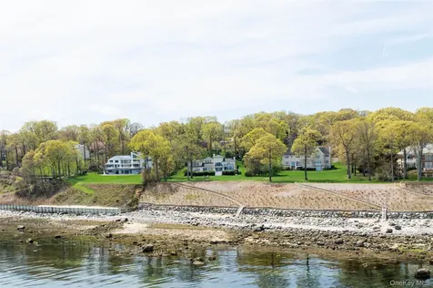 17 Sea Crest Drive Lloyd Neck NY 11743