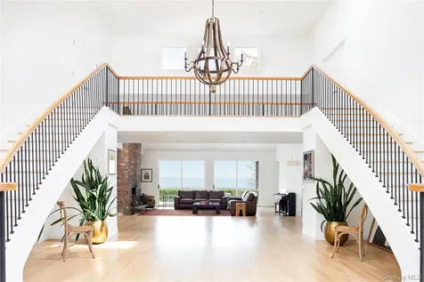 17 Sea Crest Drive Lloyd Neck NY 11743