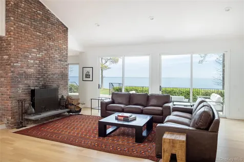 17 Sea Crest Drive Lloyd Neck NY 11743