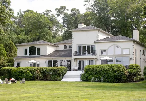 17 Sea Crest Drive Lloyd Neck NY 11743