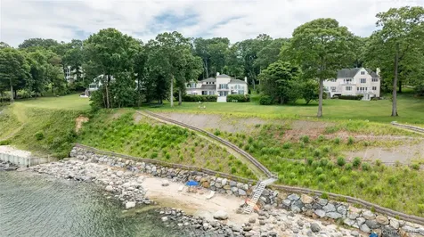 17 Sea Crest Drive Lloyd Neck NY 11743