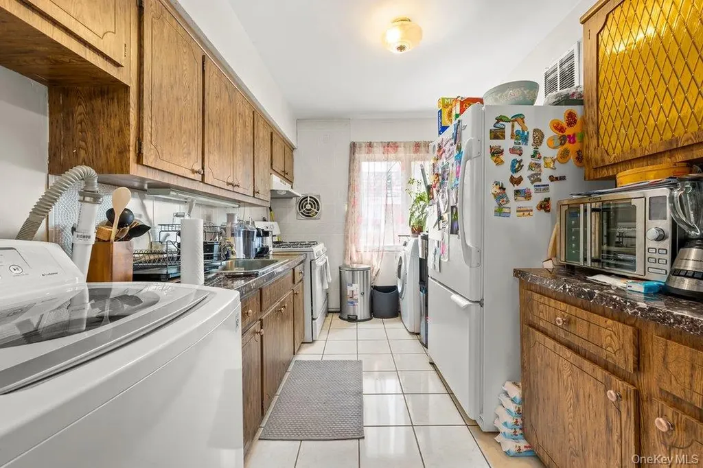 73-37 197th Street Fresh Meadows NY 11366