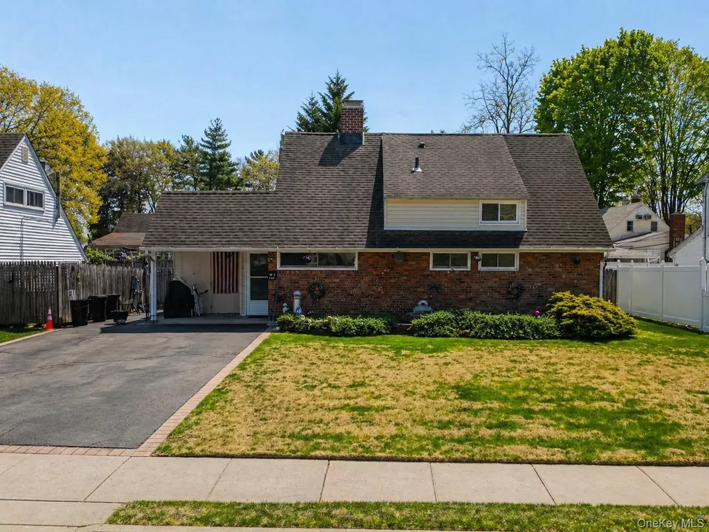 6 Mead Lane Westbury NY 11590