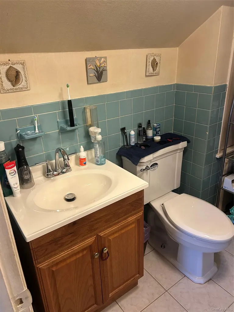6 Mead Lane Westbury NY 11590