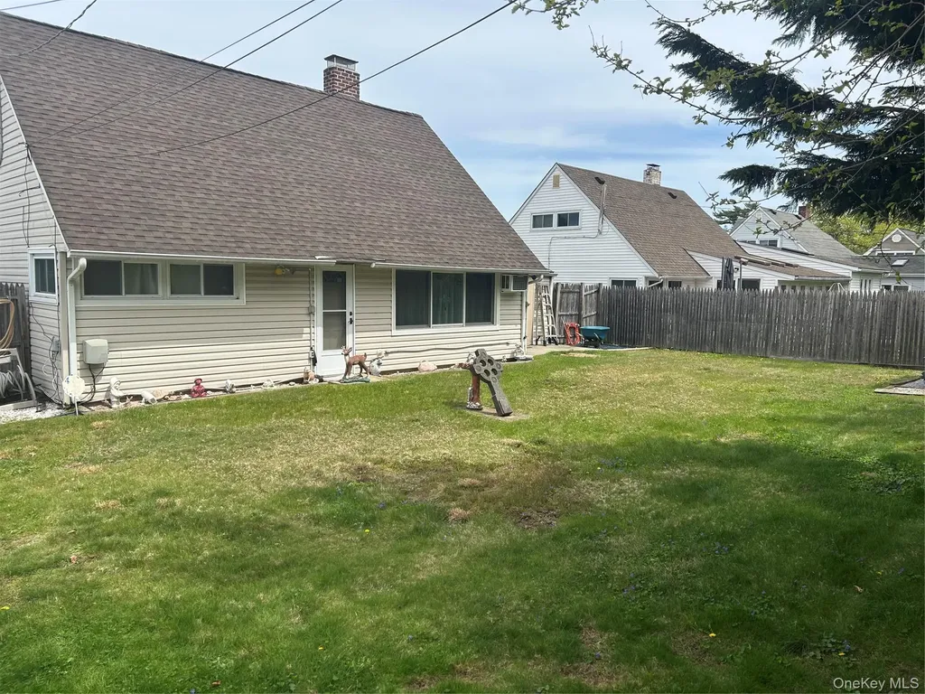 6 Mead Lane Westbury NY 11590