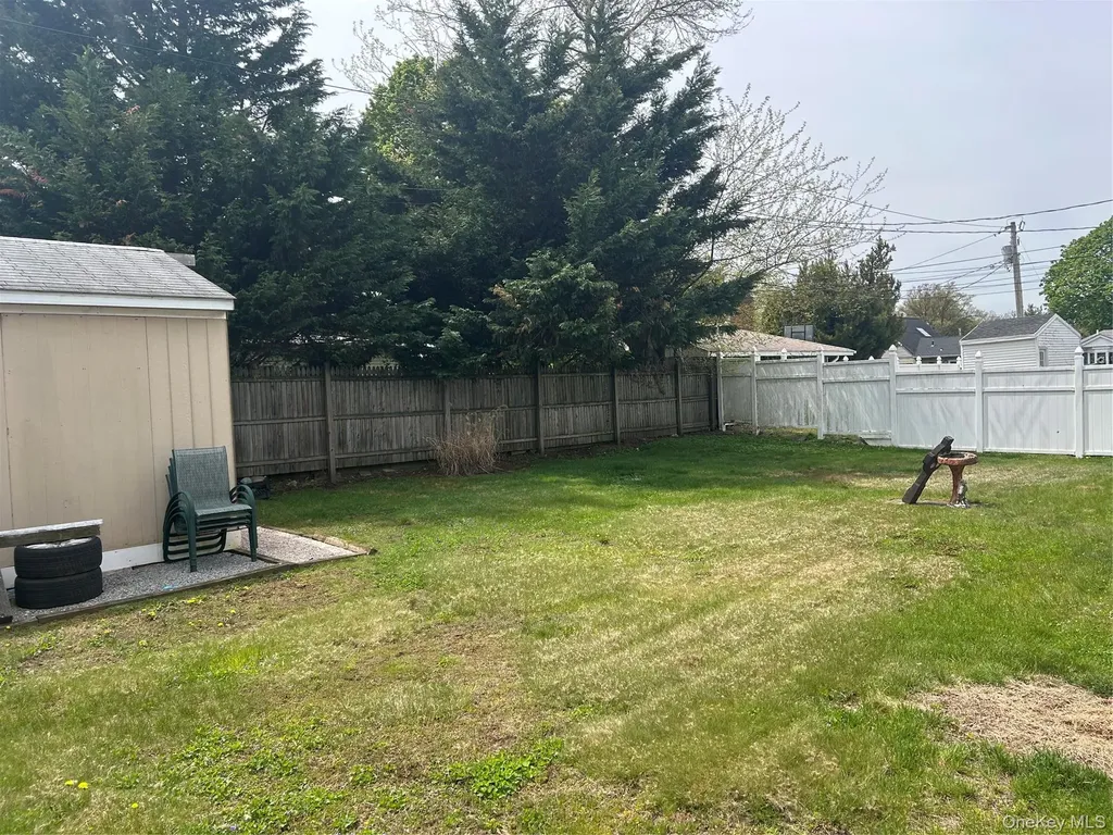 6 Mead Lane Westbury NY 11590