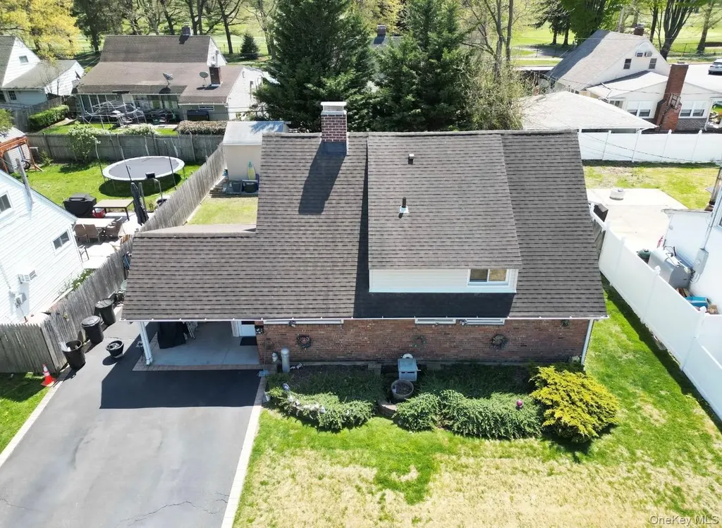 6 Mead Lane Westbury NY 11590