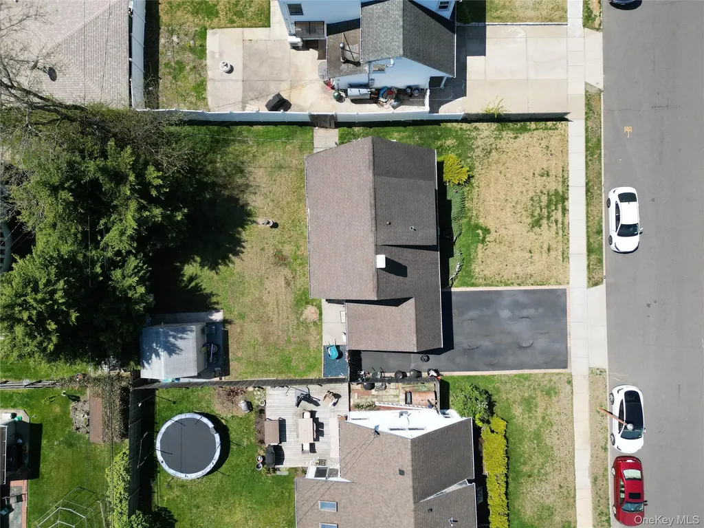 6 Mead Lane Westbury NY 11590