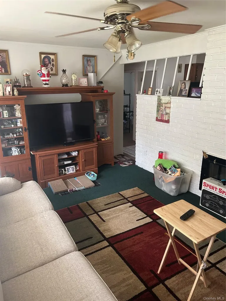 6 Mead Lane Westbury NY 11590