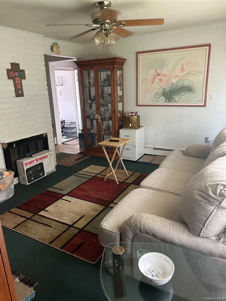 6 Mead Lane Westbury NY 11590