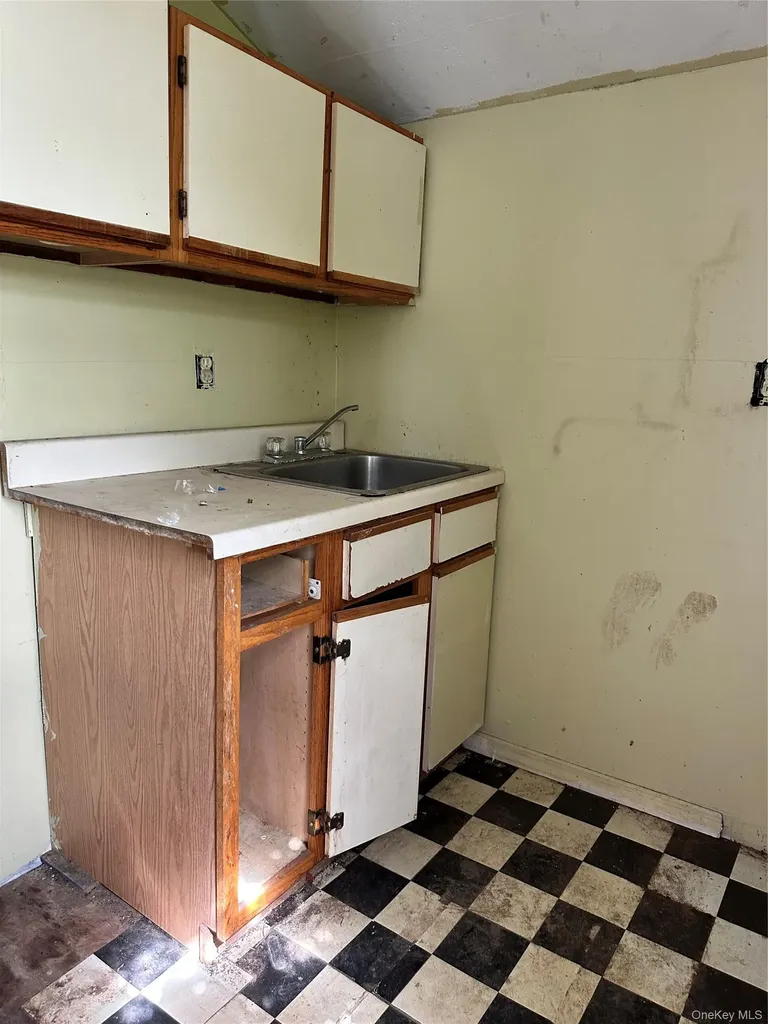 526/524 Cross Bay Boulevard Broad Channel NY 11693