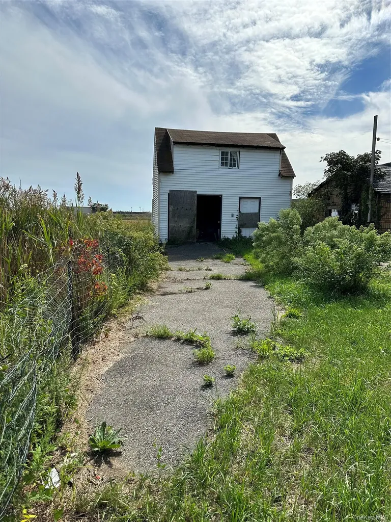 526/524 Cross Bay Boulevard Broad Channel NY 11693