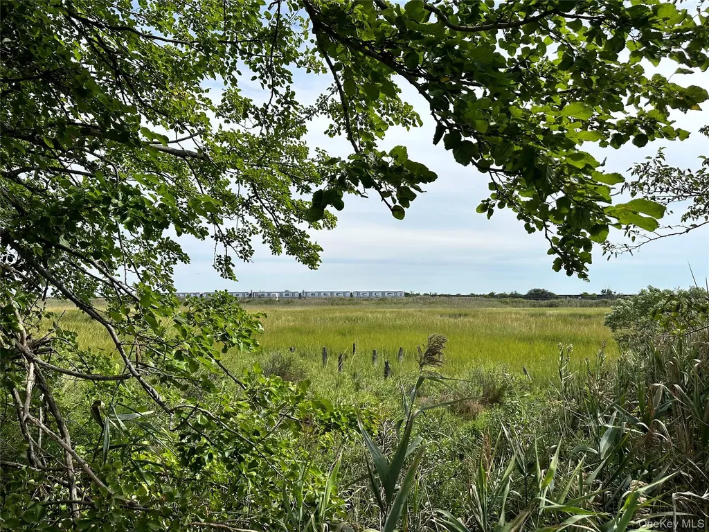 526/524 Cross Bay Boulevard Broad Channel NY 11693