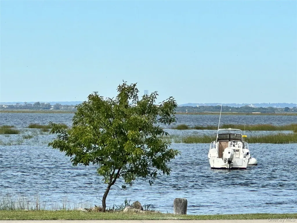 526/524 Cross Bay Boulevard Broad Channel NY 11693