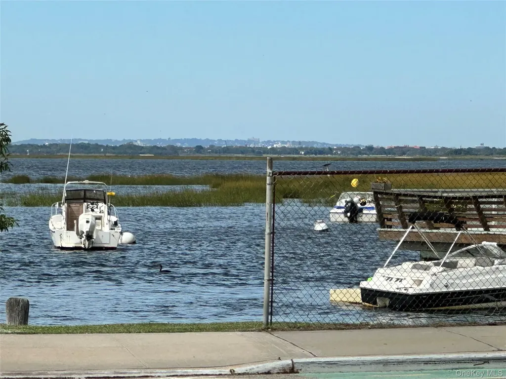 526/524 Cross Bay Boulevard Broad Channel NY 11693