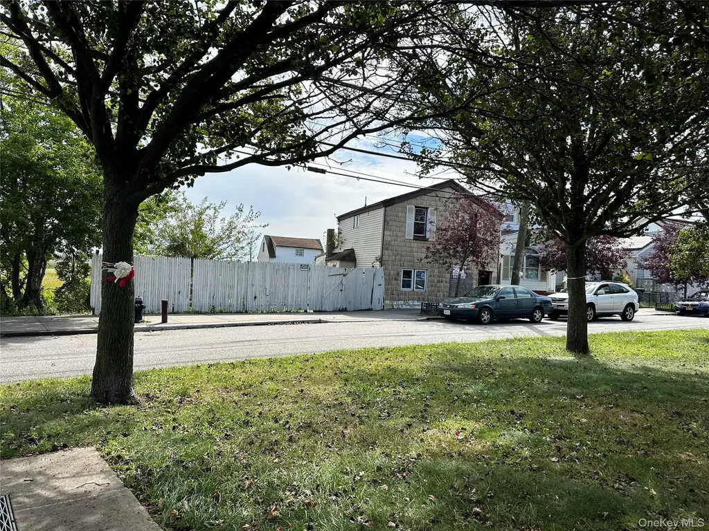 526/524 Cross Bay Boulevard Broad Channel NY 11693