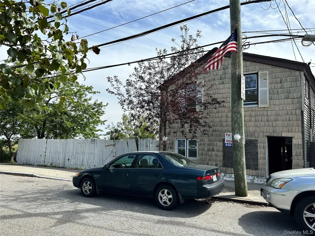 526/524 Cross Bay Boulevard Broad Channel NY 11693