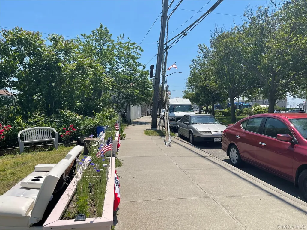 526/524 Cross Bay Boulevard Broad Channel NY 11693