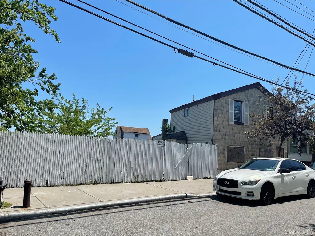 526/524 Cross Bay Boulevard Broad Channel NY 11693