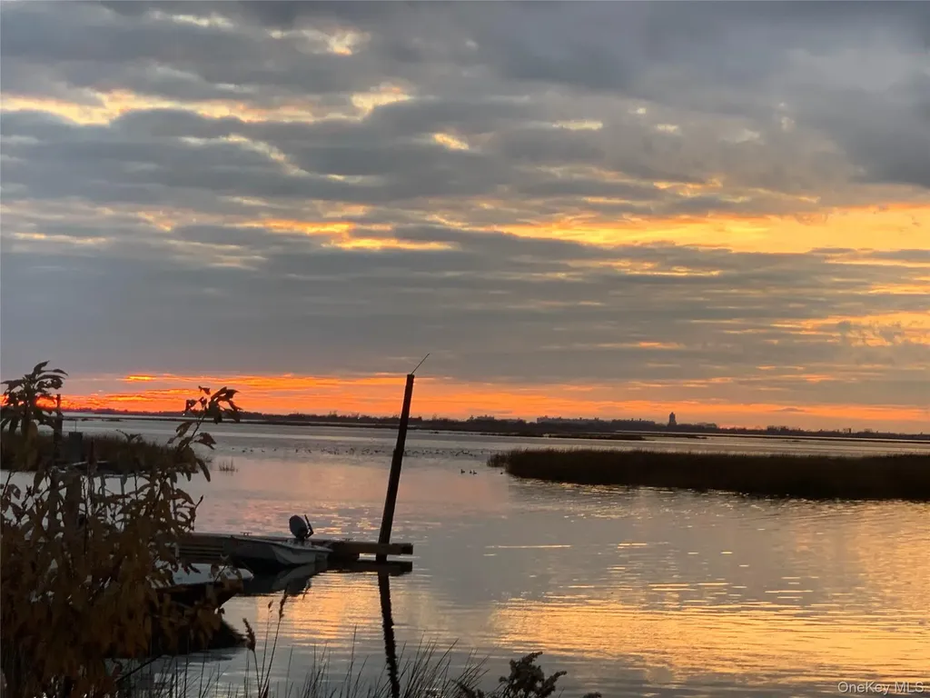526/524 Cross Bay Boulevard Broad Channel NY 11693
