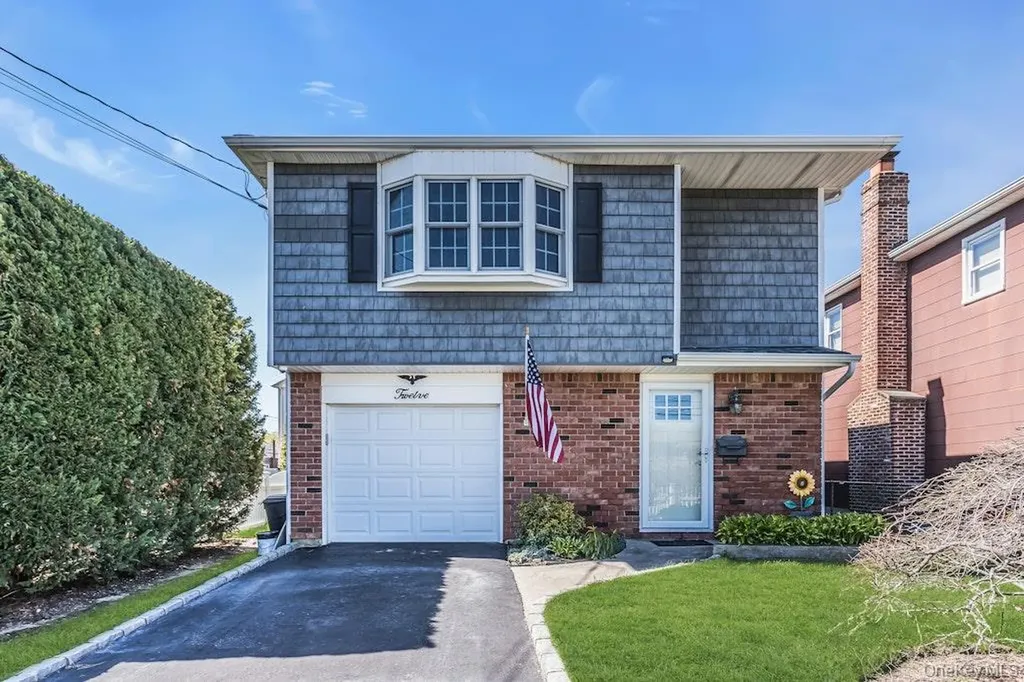 12 Spring Street Lindenhurst NY 11757