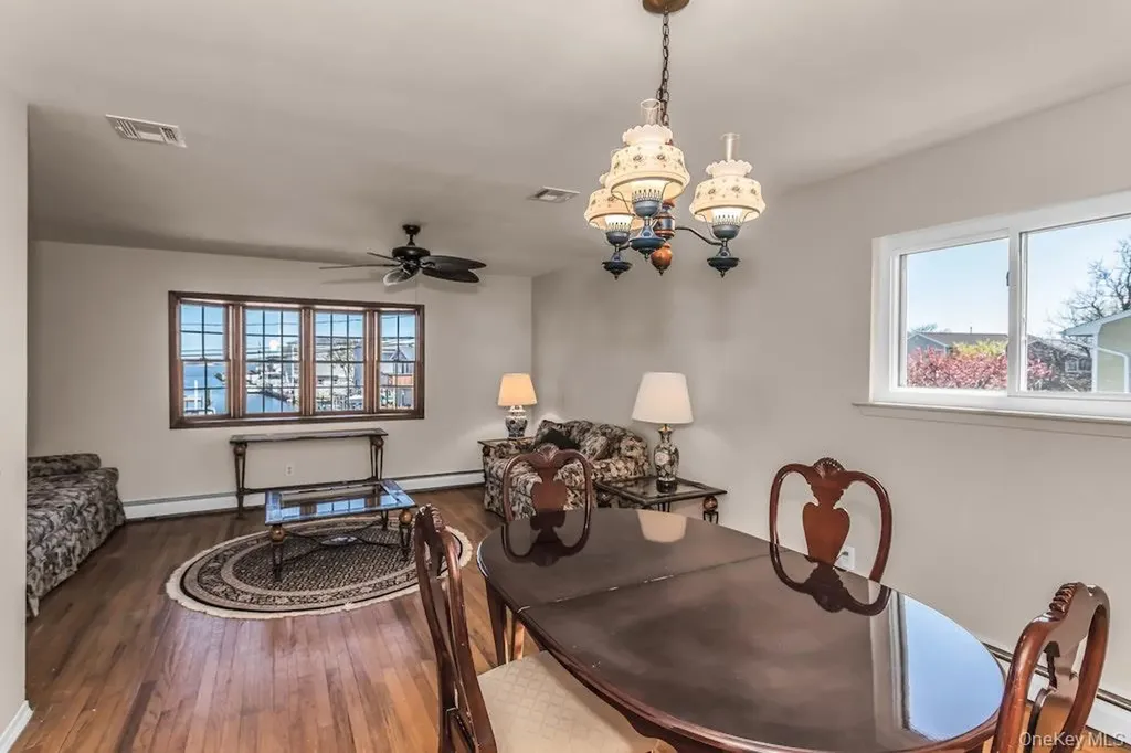 12 Spring Street Lindenhurst NY 11757