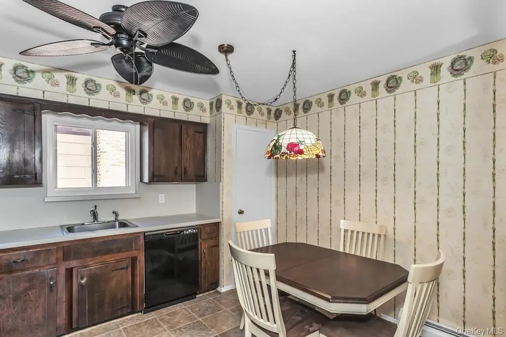 12 Spring Street Lindenhurst NY 11757