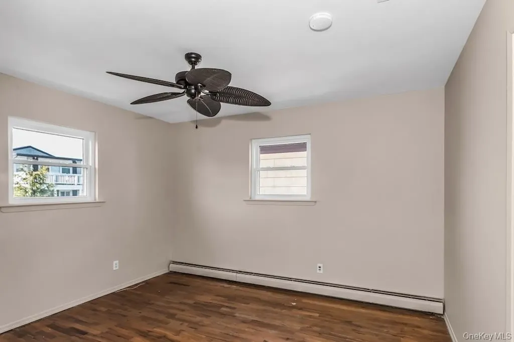 12 Spring Street Lindenhurst NY 11757