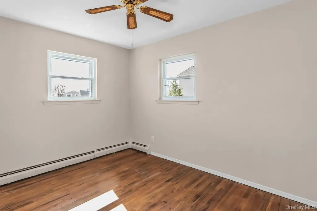 12 Spring Street Lindenhurst NY 11757