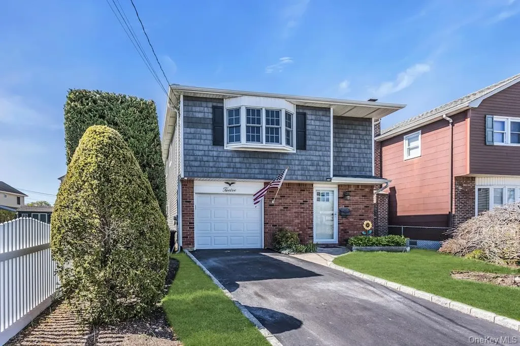 12 Spring Street Lindenhurst NY 11757