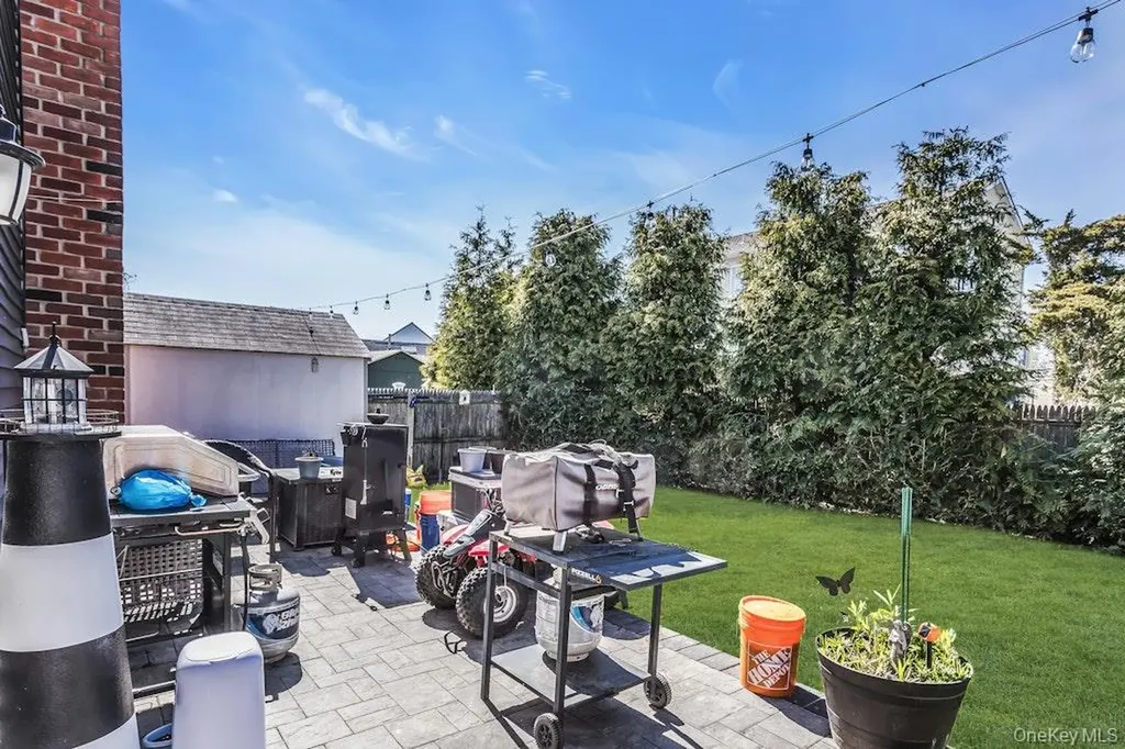 12 Spring Street Lindenhurst NY 11757